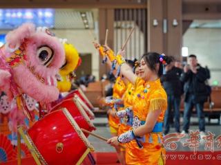 春运路上闹元宵 候车厅里赏非遗 西安站迎来第二波节后返程客流高峰