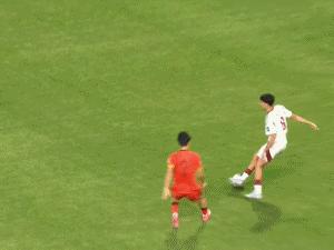 ⚽U20亚洲杯半场：蒯纪闻远射建功，刘诚宇单刀破门，国青2-0领先卡塔尔