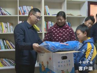 共青团茅箭区委员会联合爱心企业捐赠图书物资等助力开学季