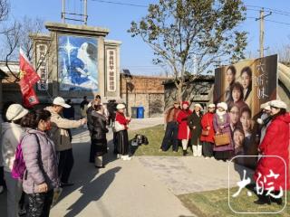 淮南九龙岗《六姊妹》拍摄地成网红打卡点，游客可以免费品尝当地小吃