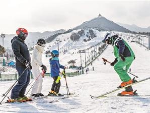 2024年以来冰雪教练需求规模同比增长198% 年轻滑雪教练涌上火热赛道