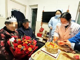 医患温情暖寒冬！铜仁袁家寺骨科医院为九旬老人庆生