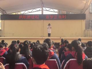 莒南县第八小学举行“启航新征程，逐梦正当时”主题升旗仪式