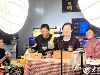 巨野万丰镇携手晶香食品 创新营销 提振消费