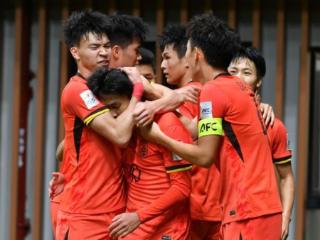 2-2踢出1-2！中国队错失扳平良机，距进球只差20厘米，输球=第二