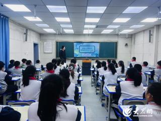 探秘古生物世界 烟台市芝罘区官庄小学举行古生物知识讲座