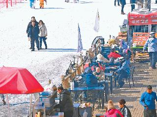 乌鲁木齐冰雪游热度不减