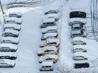 日本本州岛多地降雪持续 积雪最厚达5米