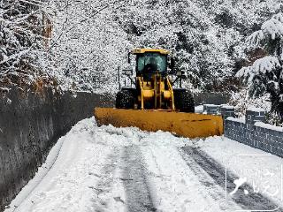 休宁县奋力铲雪除冰保通畅