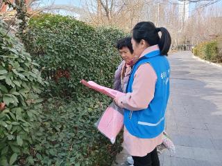 南苑街道水景园社区开展城乡居民养老保险集中缴费宣传活动