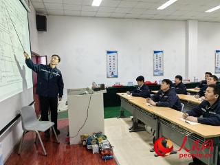 游弋代表：加大技能人才培养力度 激发企业创新活力