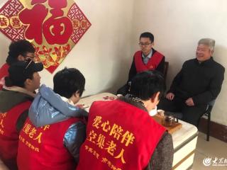 文化进万家——胶州市里岔镇开展“关爱退役老兵行动”