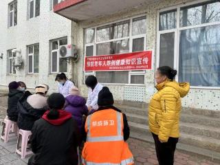 荣成市西城区社区卫生服务中心开展预防老年人跌倒知识咨询活动