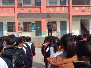 郓城县玉皇庙镇中心小学：传承雷锋精神，绽放青春光芒