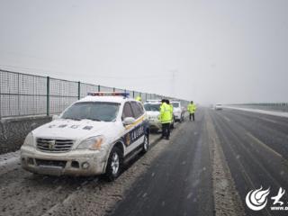 德州公路巡查中心迎战雨雪力保高速安全畅通