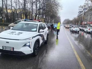 责任在肩 “雨”你同行|交警直属一大队“逆雨而行”倾力守护