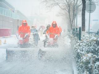 1.73万余人次“雪战”7小时 济南主次干道已恢复畅通