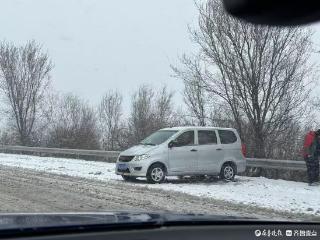 都市车界|雪中“众生相”——济南暴雪考验车辆性能：两驱or四驱？