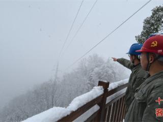 武当山供电所：以“雪”为令，全力以赴保供电