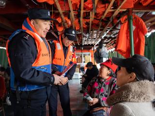 忠县组建水上青年突击队 护航“背篓轮渡”