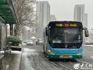 奋战冰雪保畅通！潍坊市公交集团全力守护市民平安温暖出行路