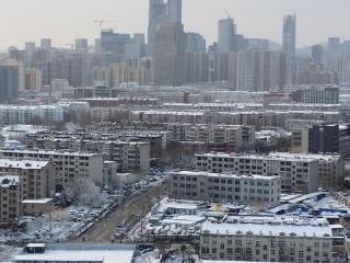 济南：雪后CBD银装素裹，城市建设发展迅速