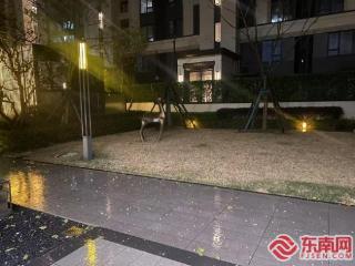 昨日福建74个乡镇出现冰雹直径最大58毫米 今日多地仍将下冰雹