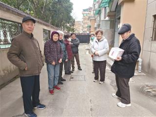 26年前交付的丰乐公寓3个单元 从架空层到电梯还要走十几级台阶