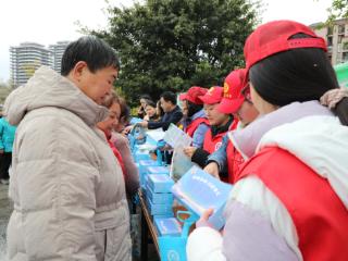 重庆渝北：悦来街道“志愿红”邂逅“生态绿” 人人争当好榜样