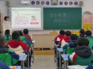 莒南县西城小学开展“学习雷锋 奉献爱心”主题系列活动