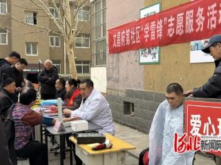 赞皇：雷锋摊位进社区 小服务传递大温暖