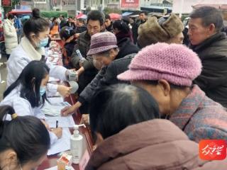 沿河人民医院：义诊下乡送关怀 医疗惠民暖民心