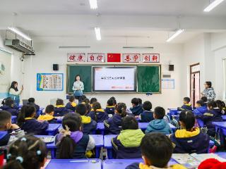 让小学课堂变身“AI实验室” 河南师范大学师生“有一手”