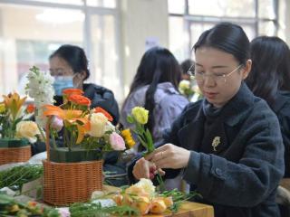 花香悦巾帼 巧手绽芳华丨沂源东里镇举办插花活动