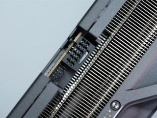 RTX 5090 16针电源线温度超过150℃！奇迹般没有烧毁