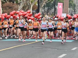 现场｜走进上海女子半马赛场，才能体会到她的魅力有多大