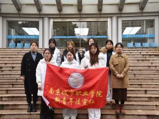 大学生“打卡”法院 开启“沉浸式”法治之旅