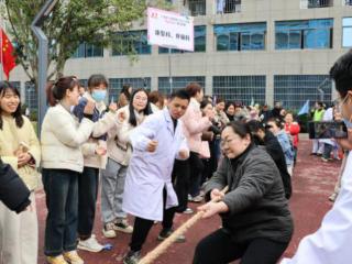 上饶市广信区总医院人民医院院区工会组织开展拔河比赛