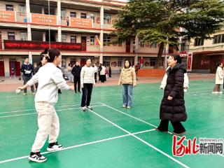 邢台市中兴路小学举办三八妇女节趣味运动会