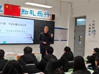 菏泽文贤高中教师曹中民二十年育人路:从数学讲台到心灵港湾