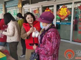 垎塔埠街道十电社区携手东湖护理院和青岛银行开展志愿服务活动