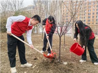 中建六局第一建设钢构分公司开展“春风三月学雷锋 植树添绿在行动”主题活动