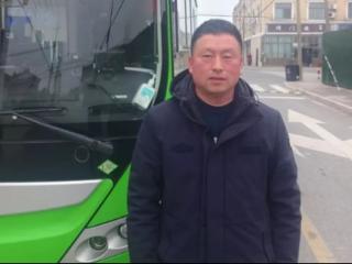 江苏盐城：老年乘客突然晕倒，公交车秒变“救护车”