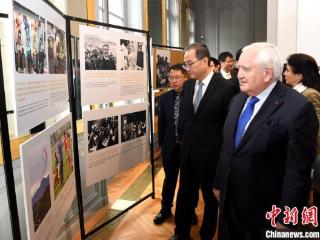 中法建交主题图片展在巴黎中国文化中心揭幕