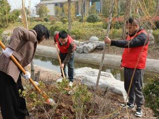 郯城县举办“传承红色基因 共植绿色希望”植树节主题活动