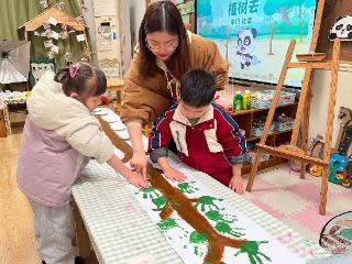 萌娃变“树管家” 蔡甸区直属幼儿园春日植树总动员