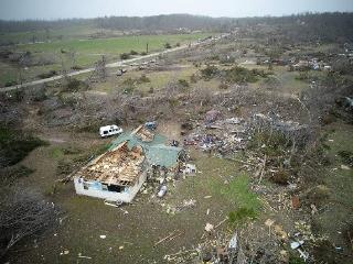 美国多地遭遇龙卷风天气 已致36人死亡