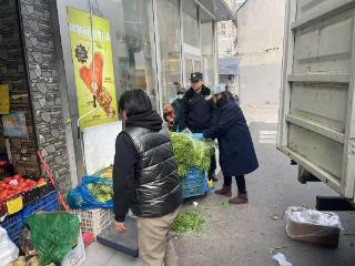 南京玄武城管开展农贸市场周边市容环境综合整治