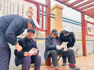 交通安全进社区，莘县交警为老年人送上“安全锦囊”