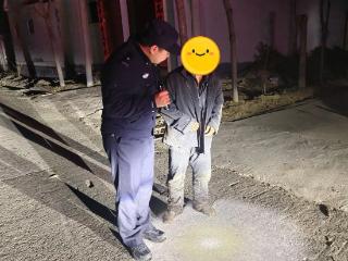 八旬老人外出“失联”，高青公安民警连夜寻回